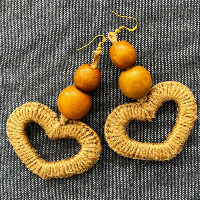Aretes Artesanales Corazón Madera - Imagen 4